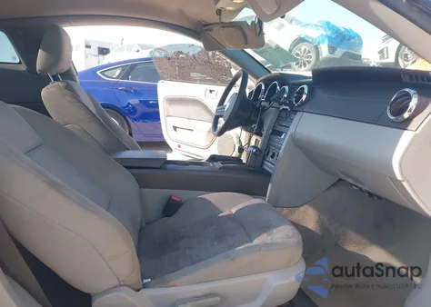 2007 Ford Mustang V6 Deluxe/V6 Premium z USA, uszkodzony, nr VIN 1ZVHT80N275367867